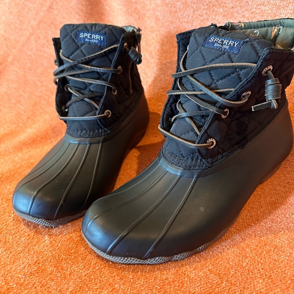 Sperry Saltwater Quilted Nylon winter snow rain boots Size 9 Like New Condition - Picture 3 of 8